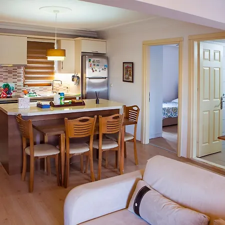 2 Bedroom In Town Center With Sea View
