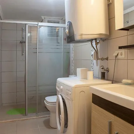 2 Bedroom In Town Center With Sea View Apartmán *