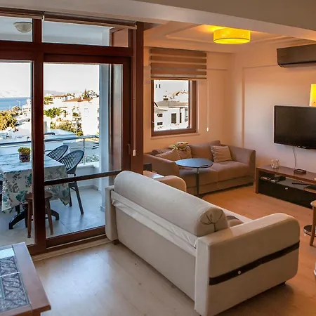2 Bedroom In Town Center With Sea View Apartmán